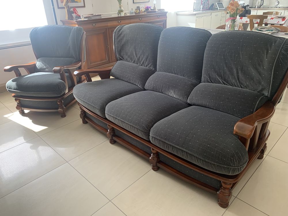 Canap� + fauteuil 
Table Salle � manger + 4 chaises cuir 300 Le Creusot (71)