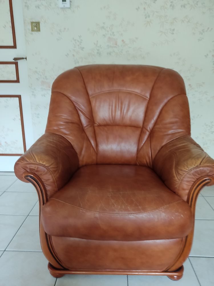 Canap�+ 2 fauteuils cuir 250 Saintes (17)