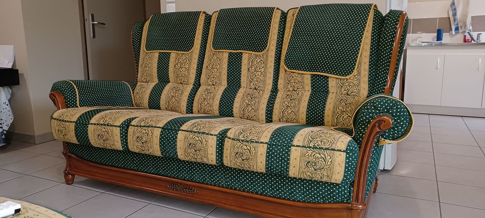 Canap�, 2 fauteuils   2 repose-pied (pouf) 0 Cros-de-G�orand (07)