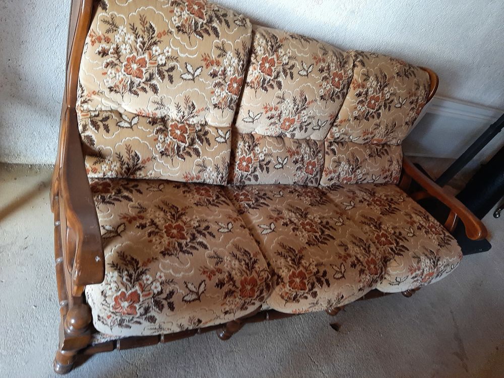 1 Canap� + 2 Fauteuils
60 Vesvres-sous-Chalancey (52)