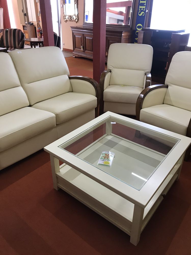 canap� + 2 fauteuls+ 1table de salon 950 Le Longeron (49)