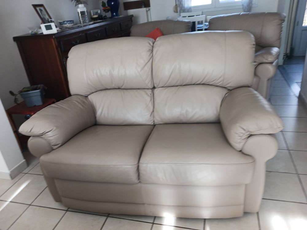 Canap� 2 pl + 2 fauteuuils en cuir beige excellent �tat 600 Charleville Mezieres (08)