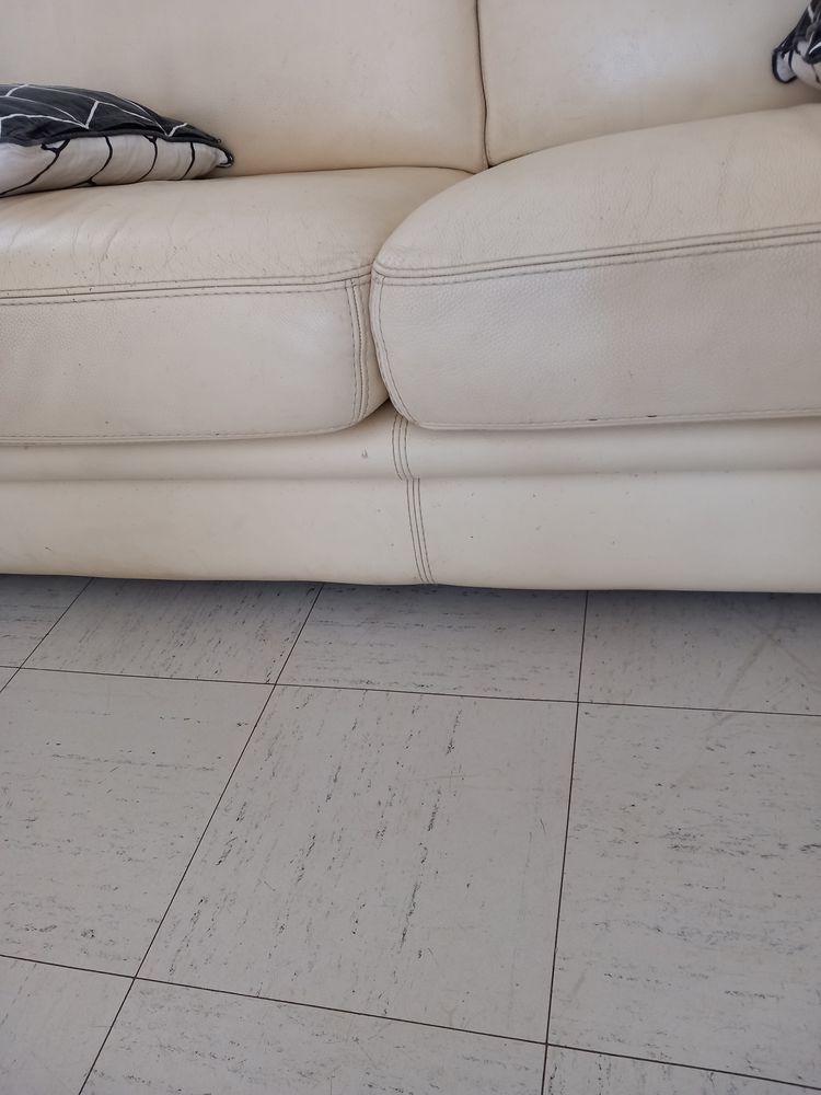 Canap� fixe cause d�m�nagement cuir creme 250 �tang-sur-Arroux (71)