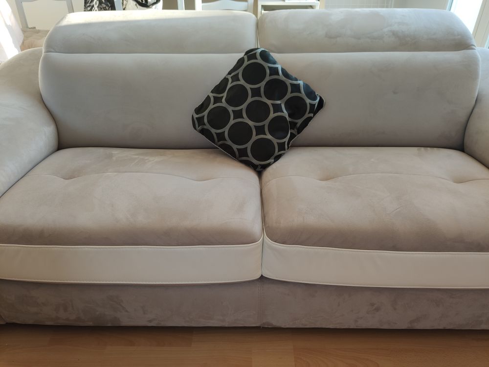 Canap� fixe moderne 3 places, cuir blanc et microfibres. 750 Bussy-Saint-Georges (77)