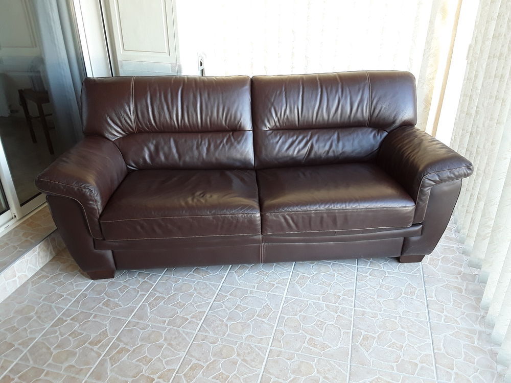 Canap� fixe 3 places cuir 80 Levens (06)