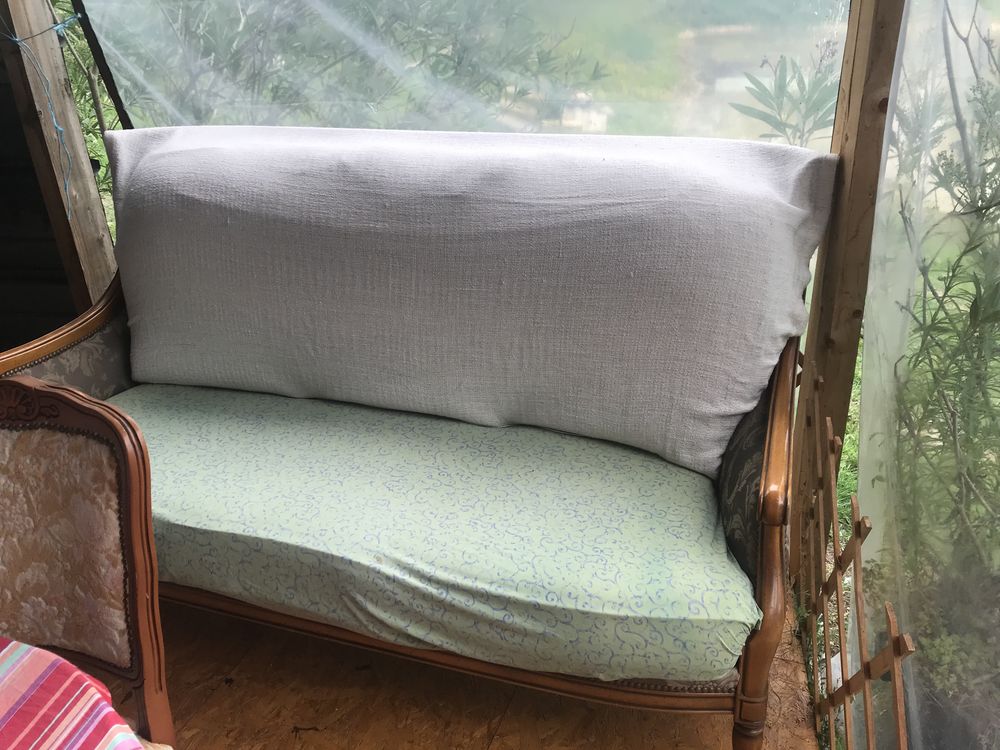 canap�  fixe 3 places plus deux fauteuils en tissue et bois 35 Gien (45)