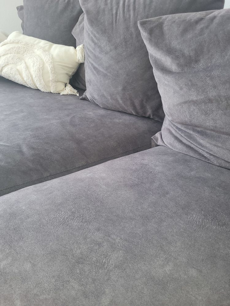 Canap� gris anthracite mati�re velours 4 places sur Bastia. 600 Bastia (20)
