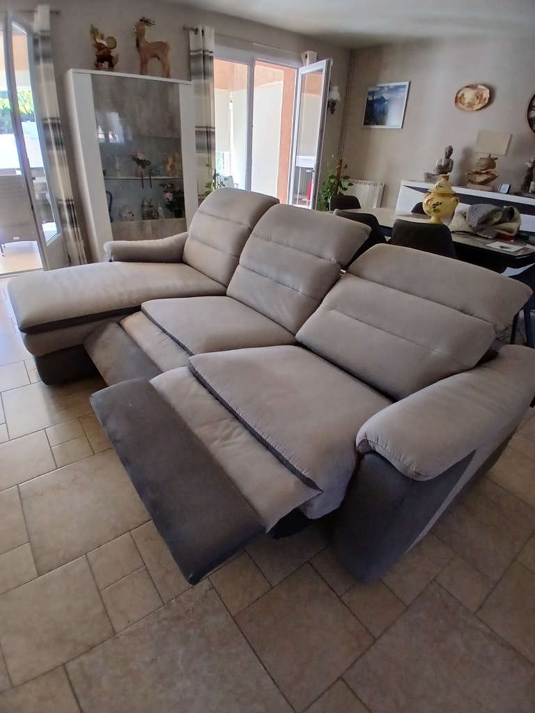 Canap� gris avec 2 places electriques et chaise longue 500 Roquebrune-sur-Argens (83)