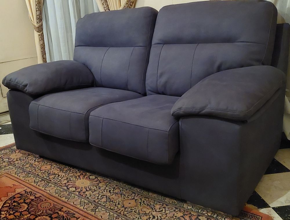  canap� gris 2 places, mod�le BURI 
300 Rabastens (81)