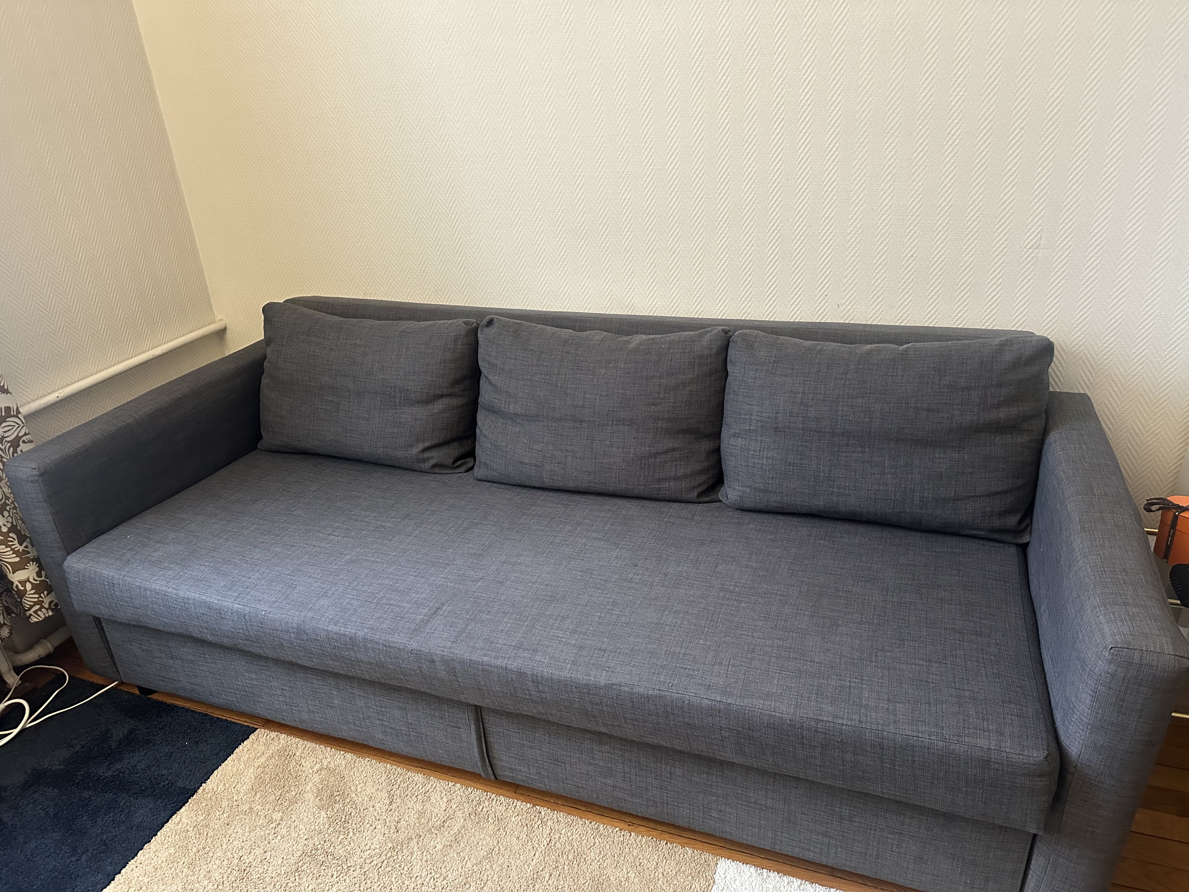Canap� IKEA FRIHETEN convertible 3 places - belle affaire 220 Orl�ans (45)