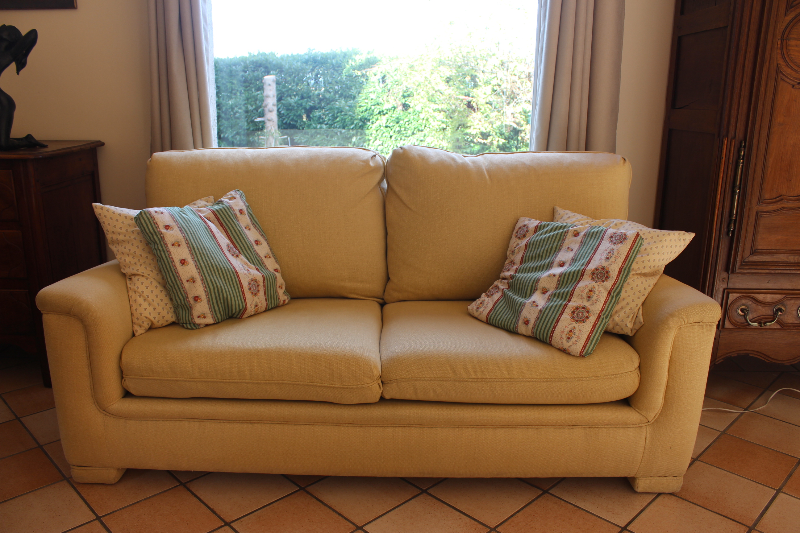 Canap� Jero 2 places de fabrication artisanale 1.6x0.9x0.8 190 Lentilly (69)