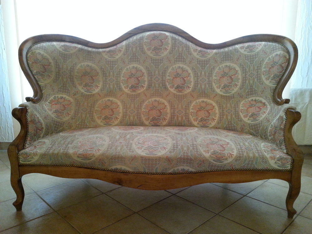 Canap� Louis Philippe XIX� si�cle. Tr�s bon �tat 0 Liergues (69)