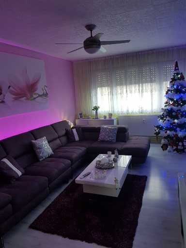 canap� micro fibre couleur pourpre tr�s bon �tat avec transat �lectrique.. Paiement en esp�ce e et remis en main propre r�gion Mulhouse.. Arnaqueur pass� votre chemin 1500 Mulhouse (68)