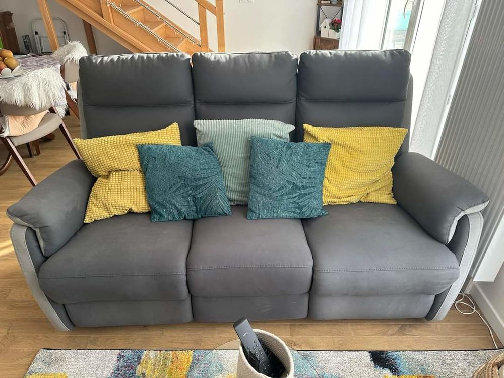 Canap� micro fibre imitation cuir. 
500 Franconville (95)