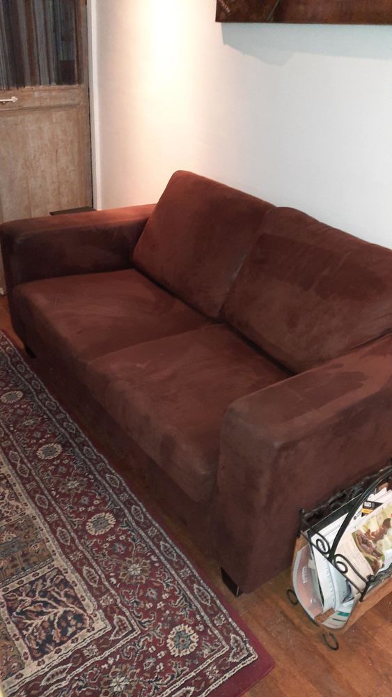 Canap� en microfibre marron 
100 Arpajon (91)