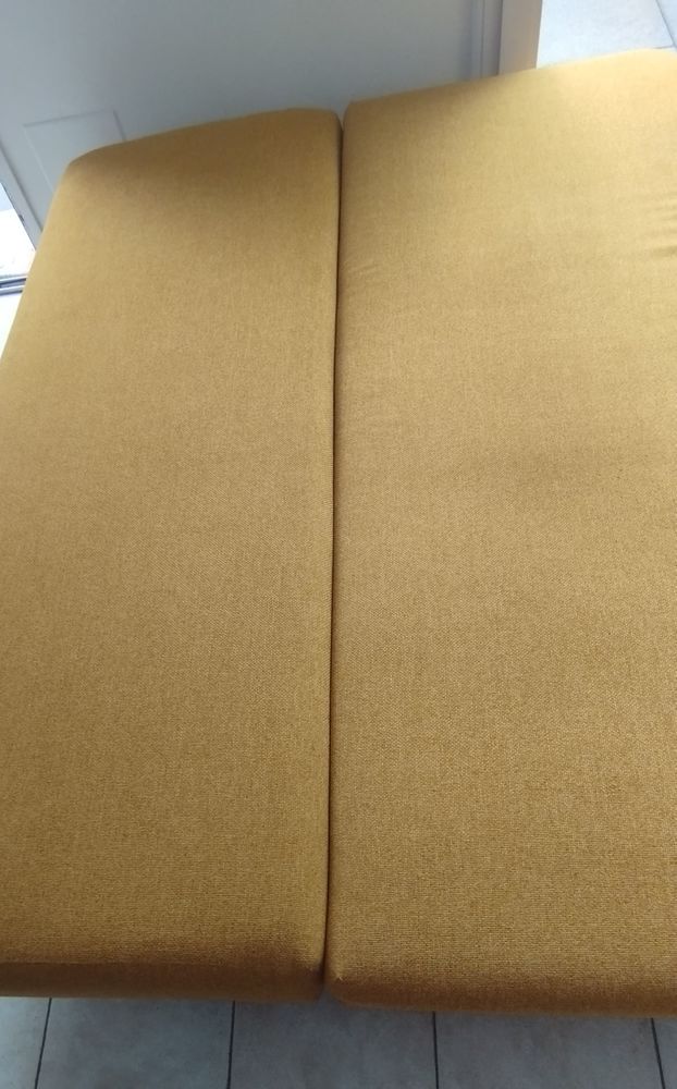 Canap� moutarde convertible en lit 2 places 370 Bergerac (24)