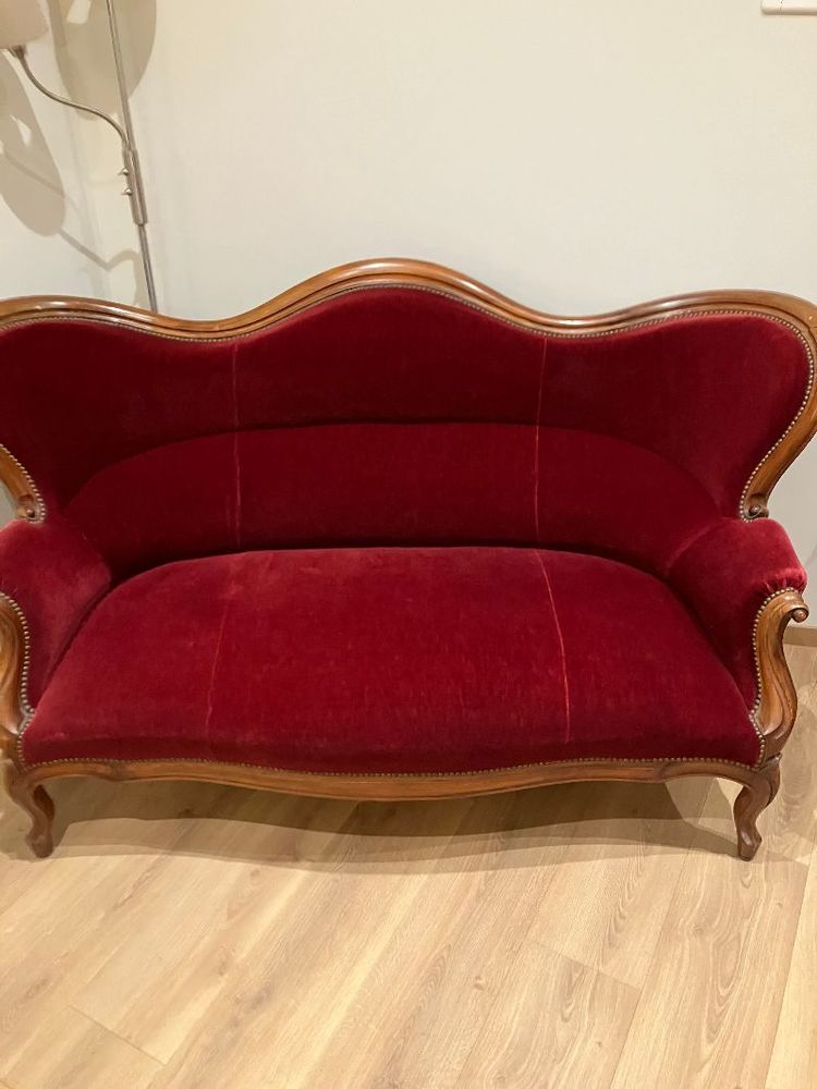 canap� Napol�on III ancien d'�poque , velours rouge.
200 Barbentane (13)