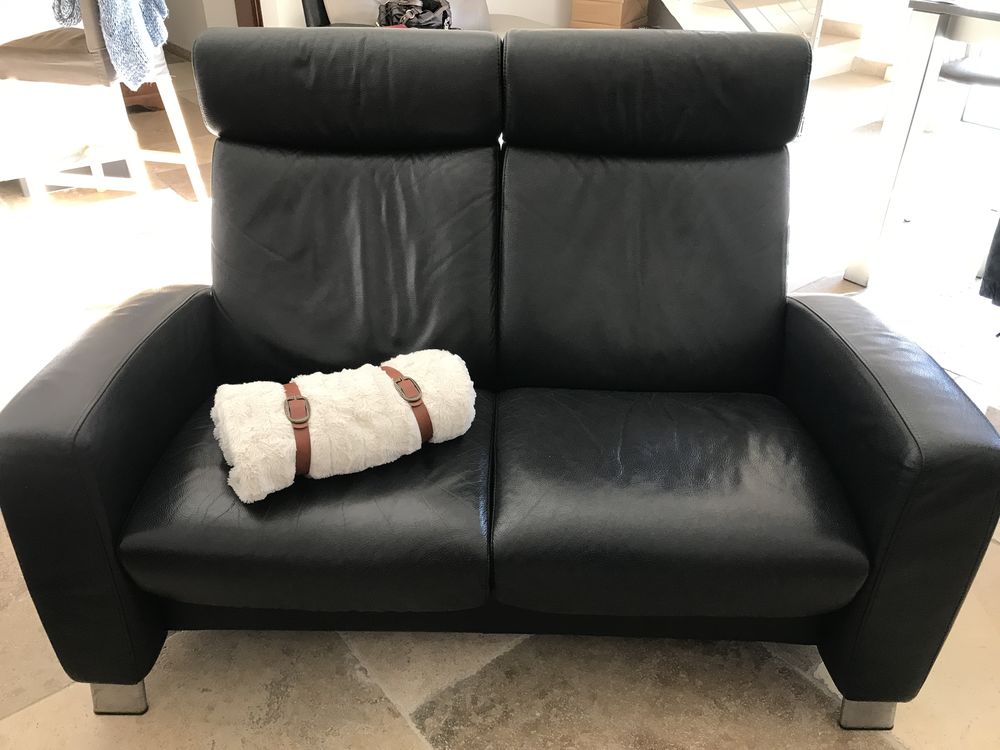 Canap� noir. CUIR STRESSLESS 800 N�mes (30)
