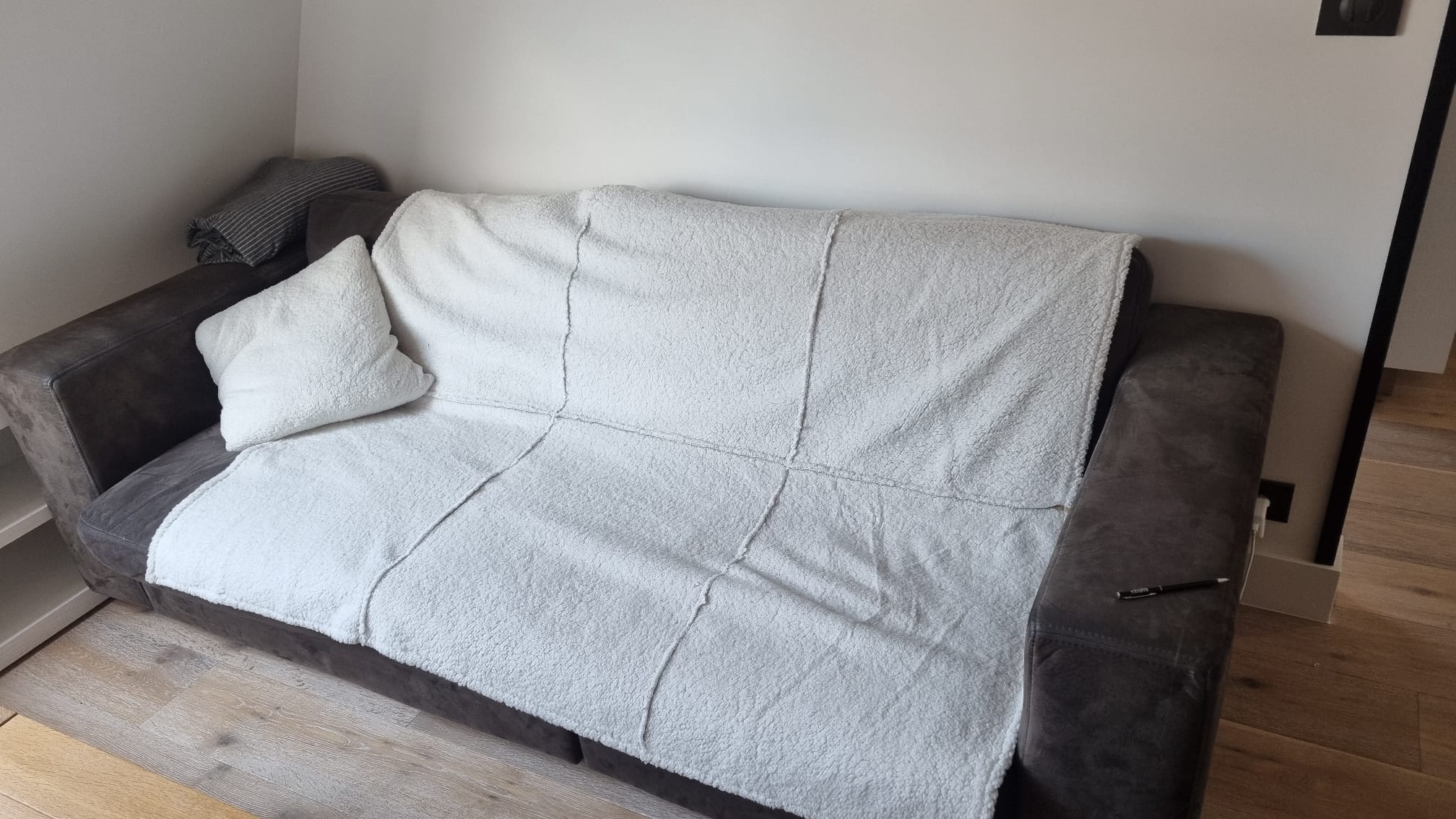 Canap� noir en microfibre 110 Paris 8 (75)