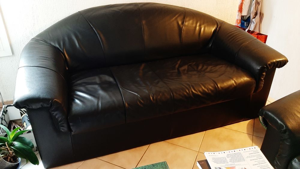 Canap� noir tout cuir 2 places 150 Montpellier (34)