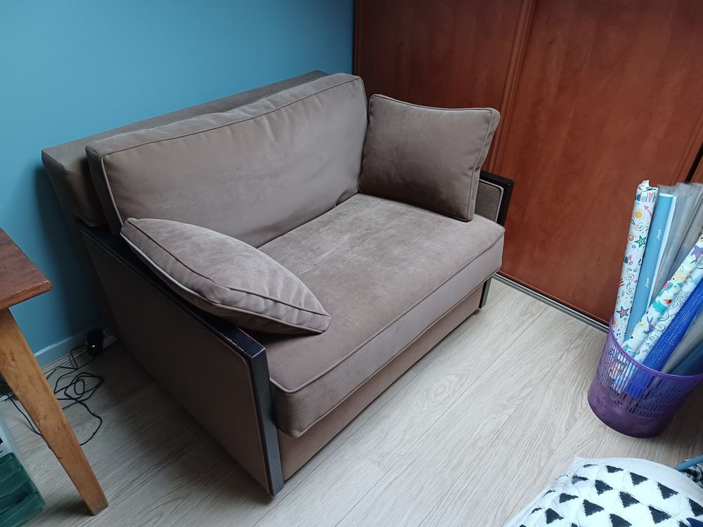 Canap� lit une place en tr�s bon �tat - nubuk maaron glac� 250 Gonesse (95)