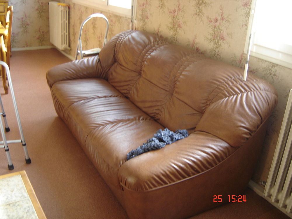 CANAPE 3 PLACES AVEC FAUTEUIL EN SKAI 40 Lubersac (19)