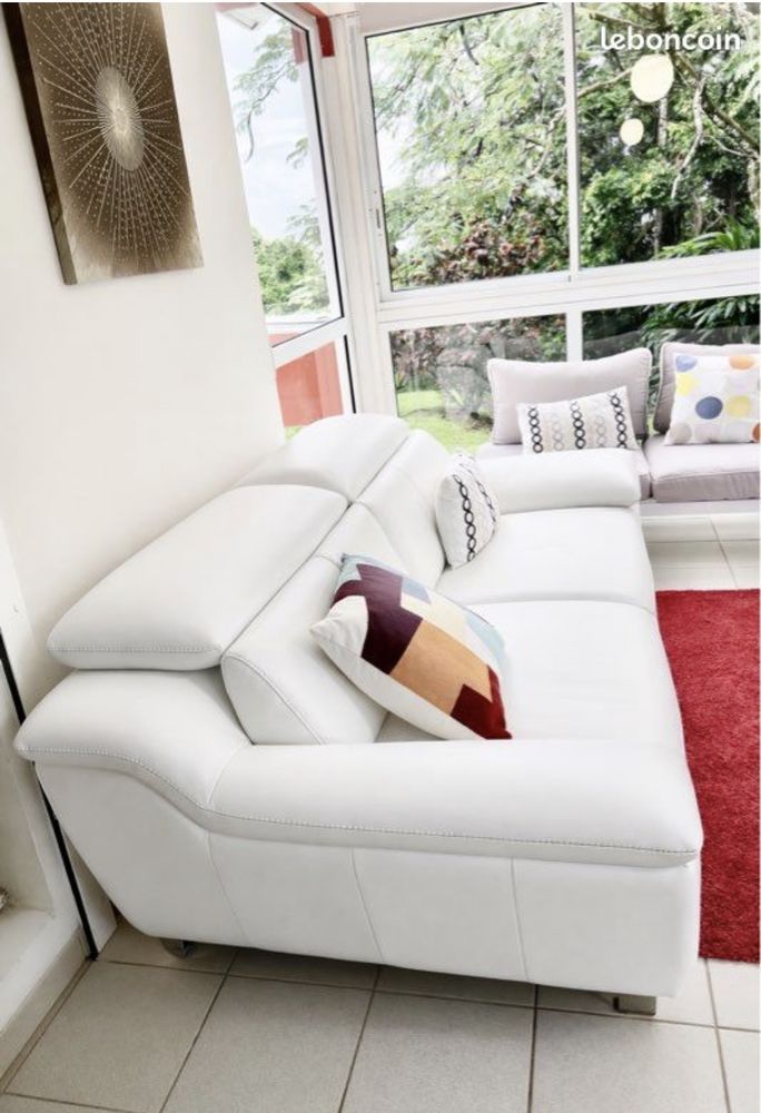 CANAP� 3 places blanc  vrai cuir Crozatier. 800 Gros-Morne (97)