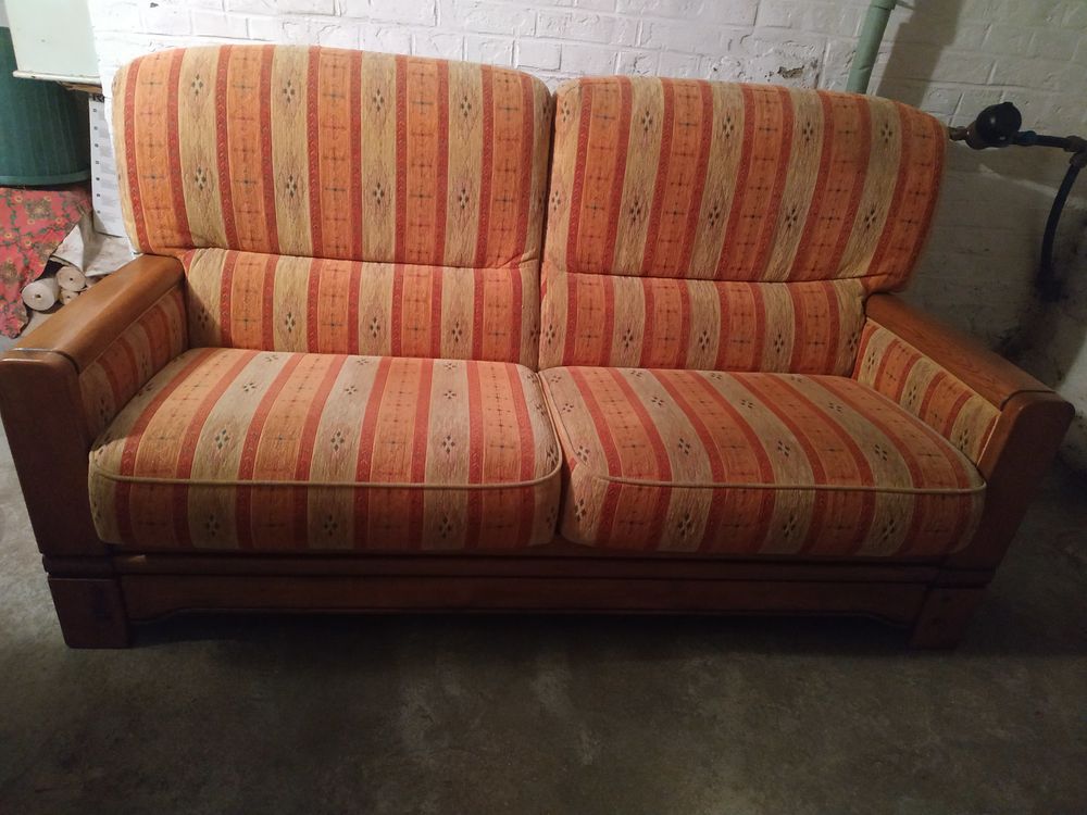 Canap� 3 places bois et tissu velours 150 Chauny (02)