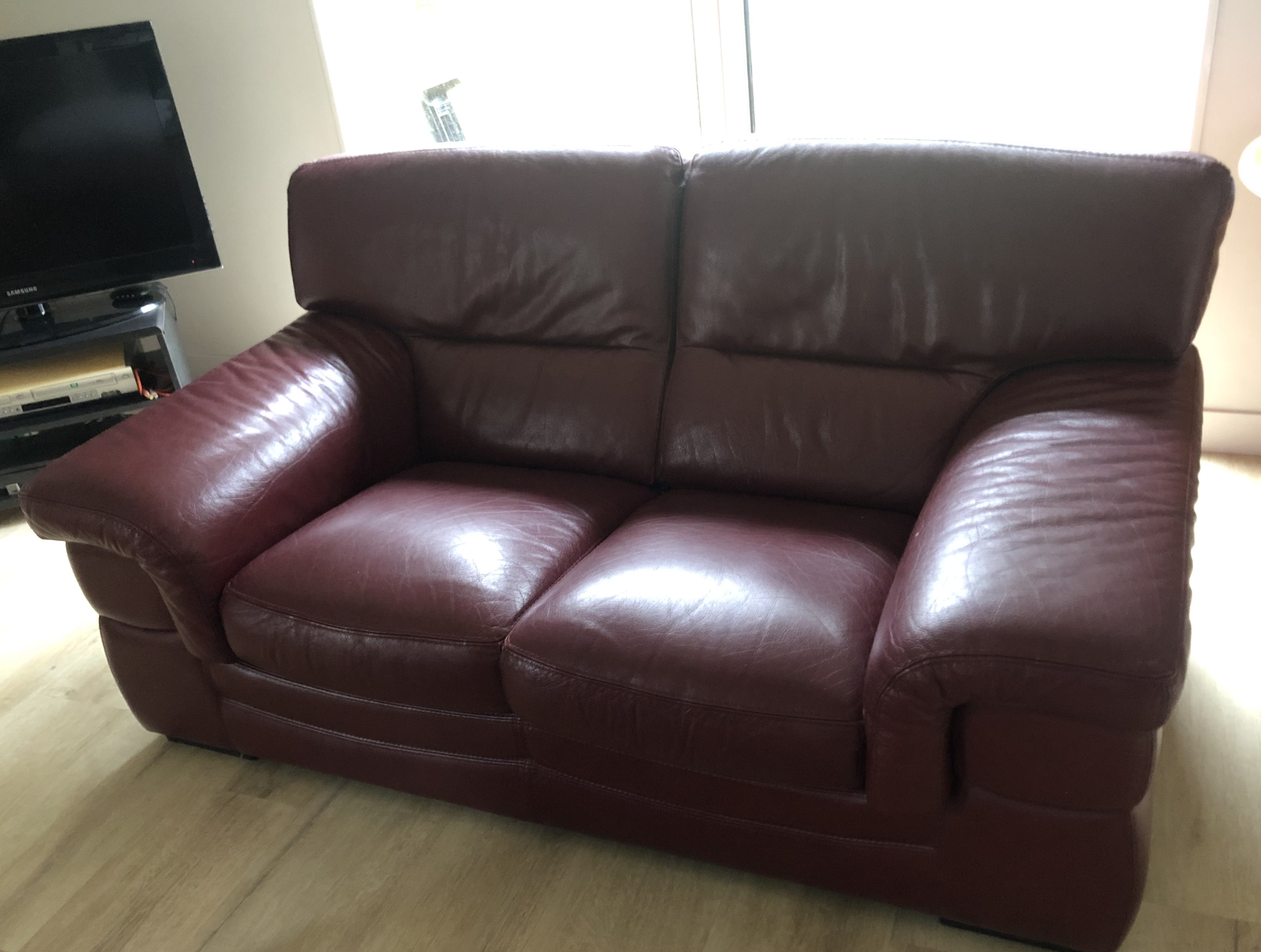 Canape 3 places et canap� 2 places en cuir tr�s bonne assise 500 Nuaill� (49)