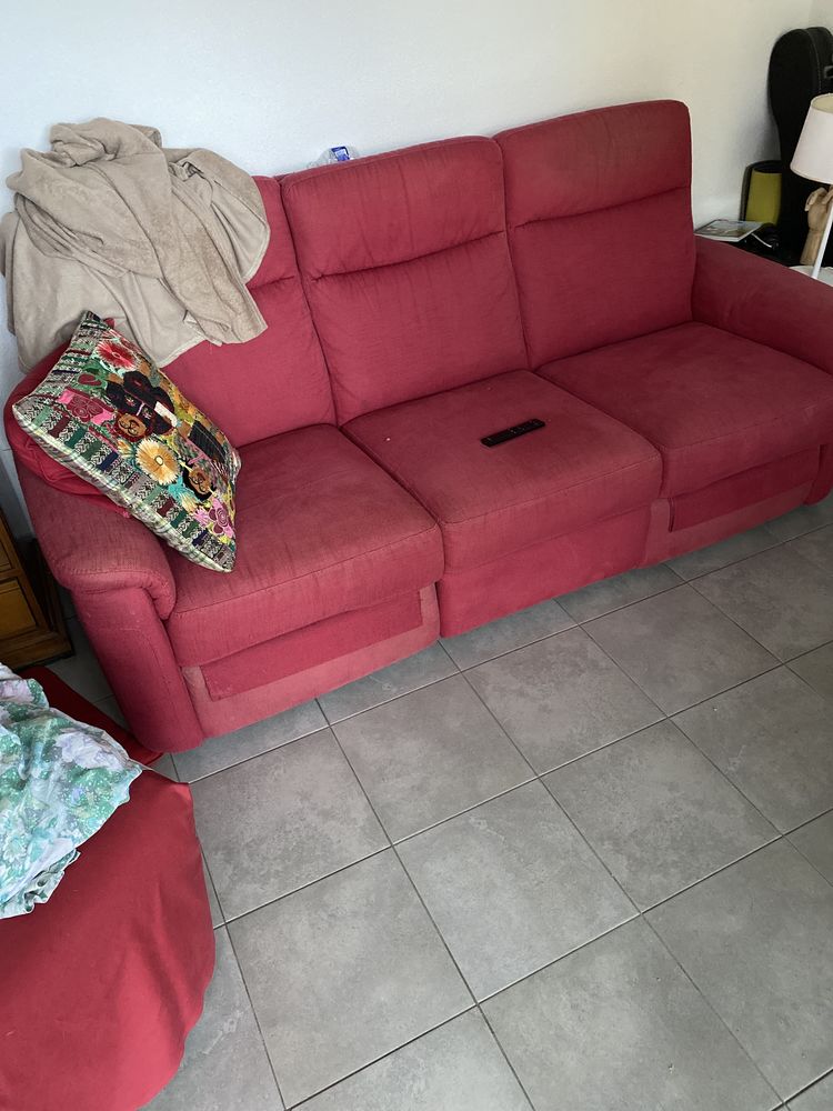 Canap� 3 places ch�teaux d'ax dans l'�tat 
100 Villeurbanne (69)