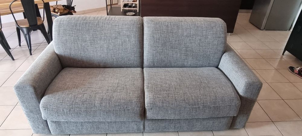 Canap� 3 places convertible 1000 Grasse (06)