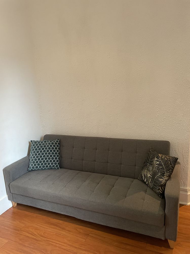 Canap� 3 places convertible �quip� d'un coffre de rangement
300 Lyon 2 (69)