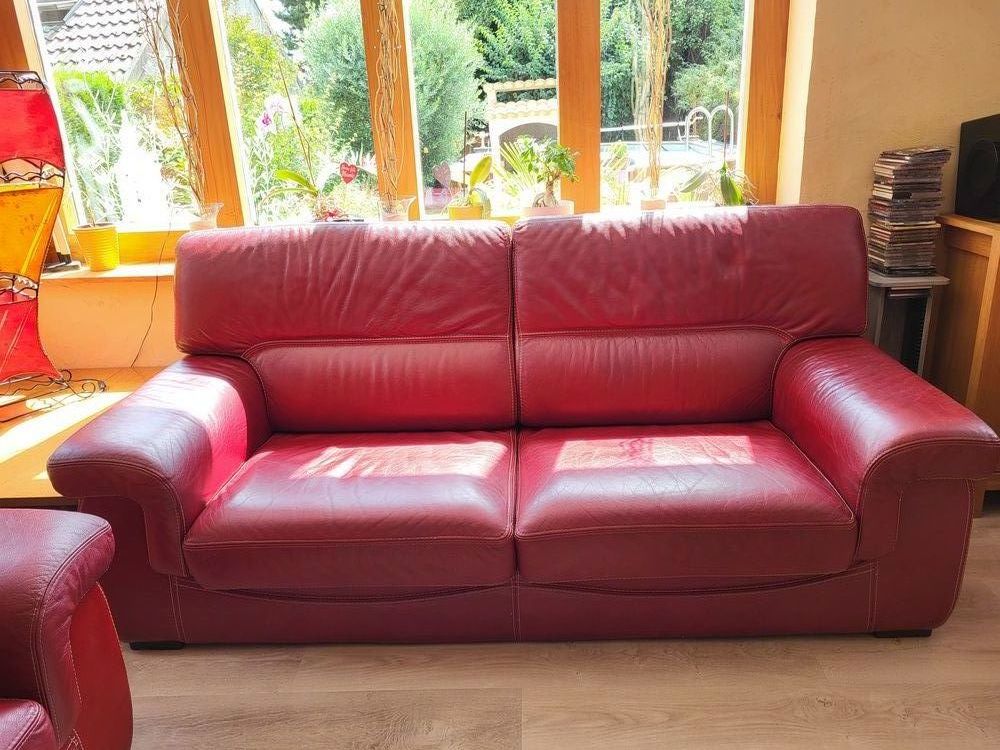 Canap� 3 places en cuir bordeaux 250 Nanteuil-l�s-Meaux (77)