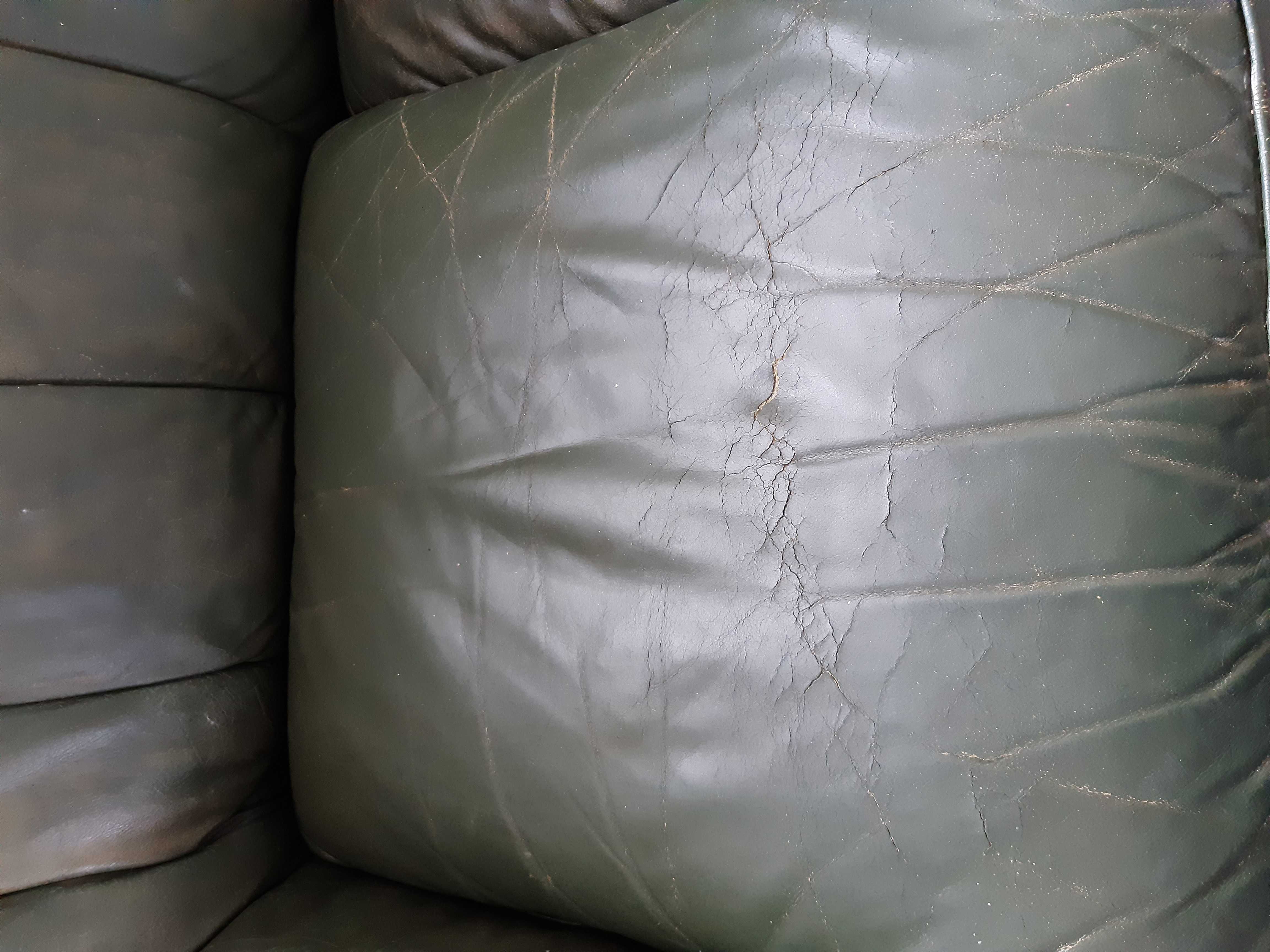 canap� 3 places en cuir vert et son fauteuil assorti 0 Rouen (76)