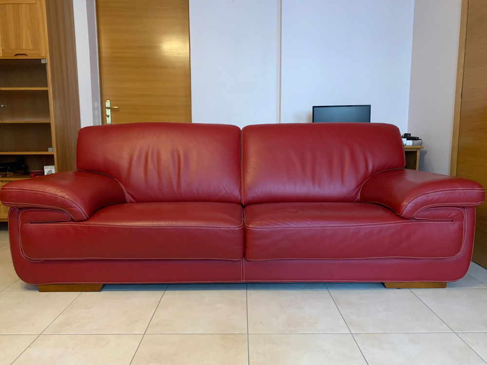 canap� 3 places en cuir de vachette et repose pieds 2000 Saint-Maximin (60)