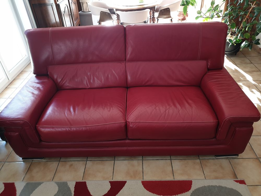 Canap� 3 places en cuir de buffle rouge Ch�teau d'Ax. 350 Saint-Rapha�l (83)