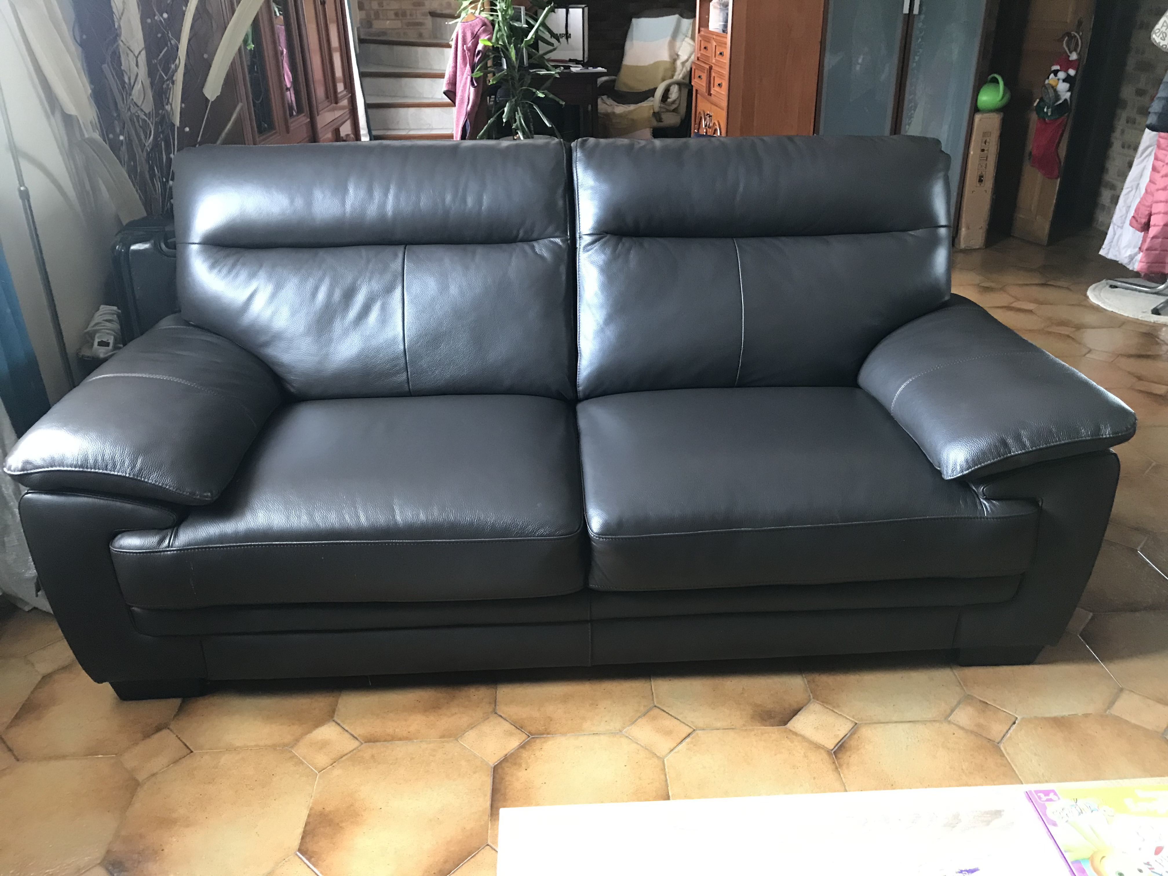 Canap� 3 places en cuir noir ? tr�s bon �tat 677 Tremblay-en-France (93)