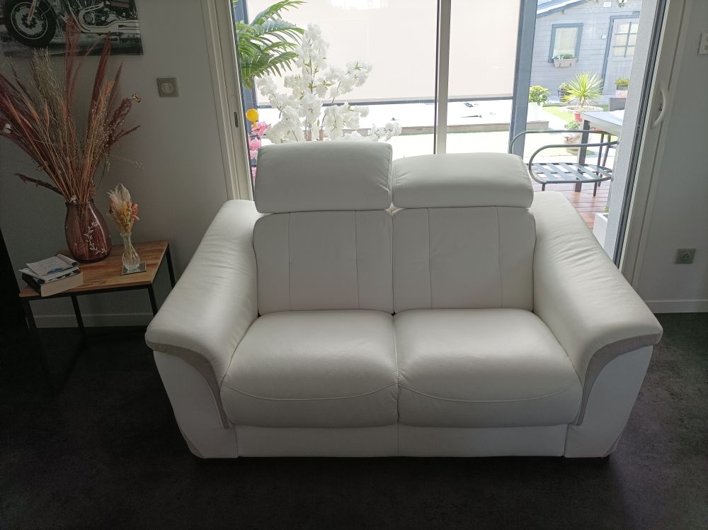 Canap� 2 -3 places en cuir blanc 550 Ch�telaillon-Plage (17)