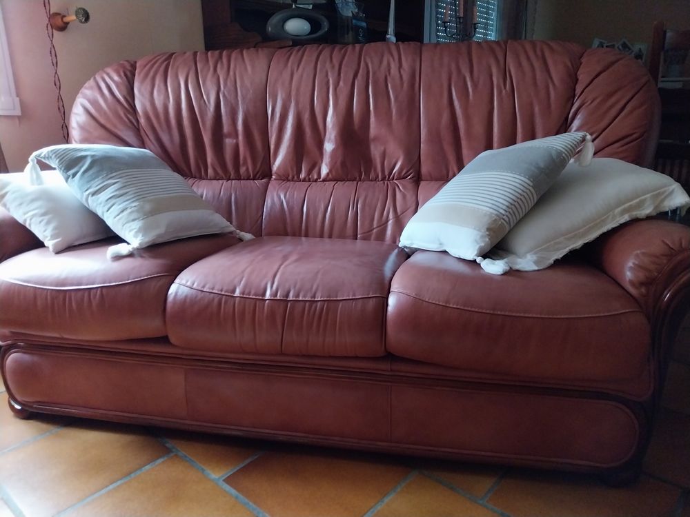 Canap� 3 places cuir vieux rose 200 La R�orthe (85)
