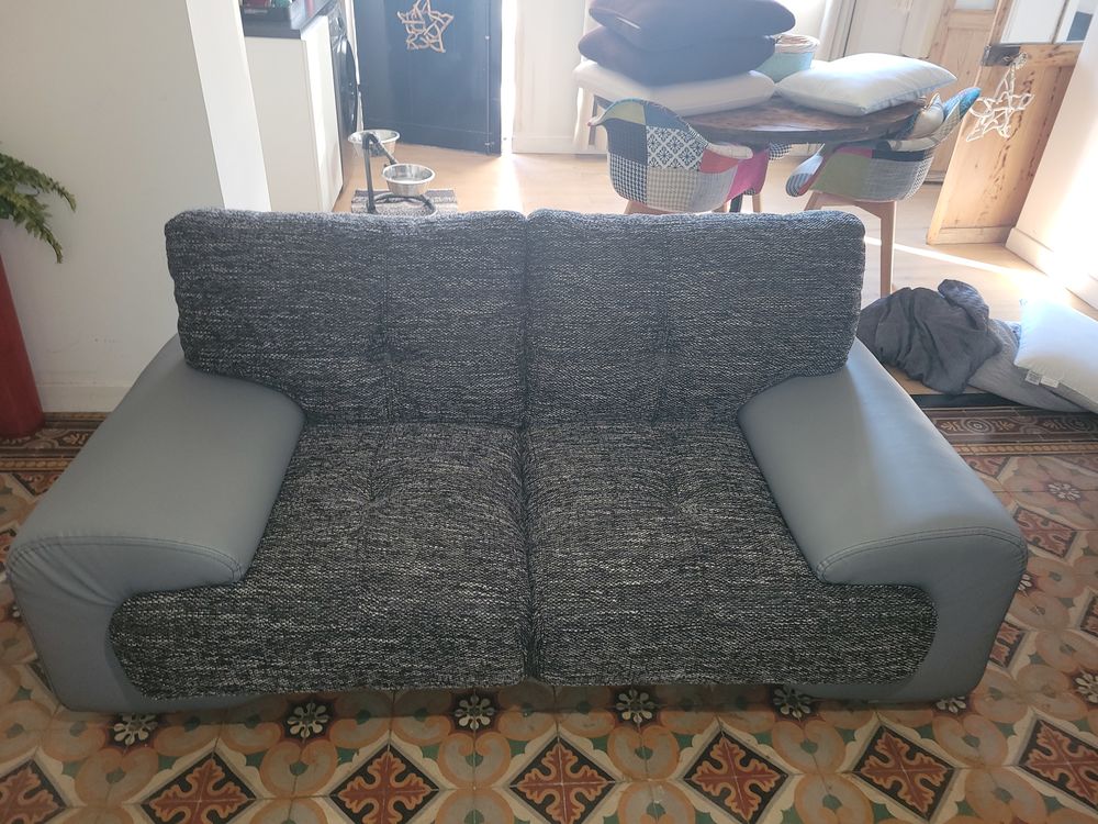 Canap� 2 et 3 places �tat neuf 
250 Chateau Gombert (13)