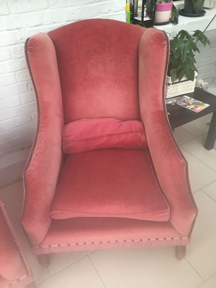 canap� 2 places et 2 fauteuils pieds en bois tr�s confortabl 200 Andelain (02)