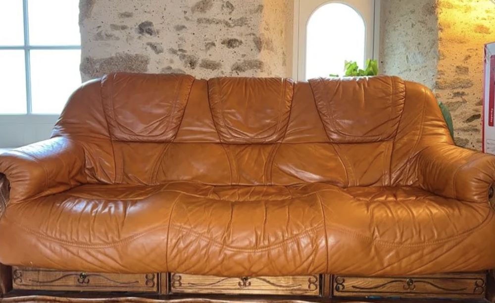 Canap� 3 places et 2 fauteuils. 250 Dompierre-sur-Yon (85)
