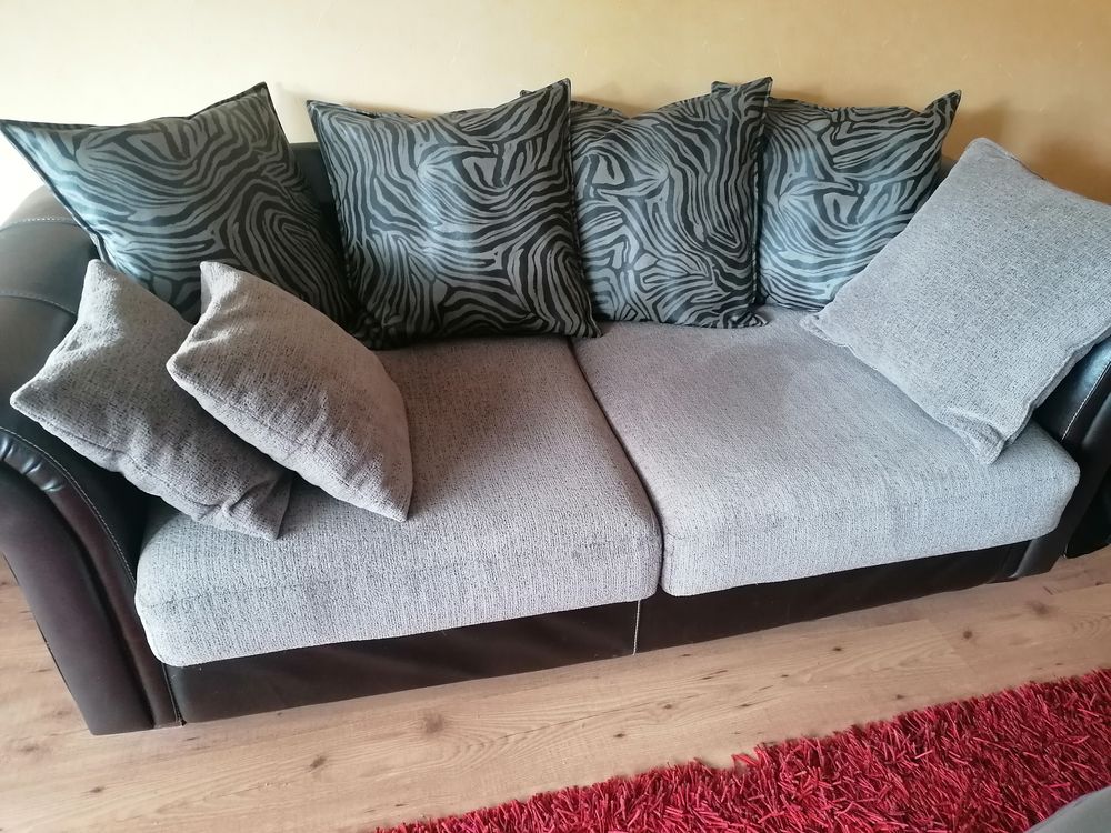 canap� 3 places , largeur 2,20 ,assise 0,80 ,largeur 1, 350 Les Sables-d'Olonne (85)