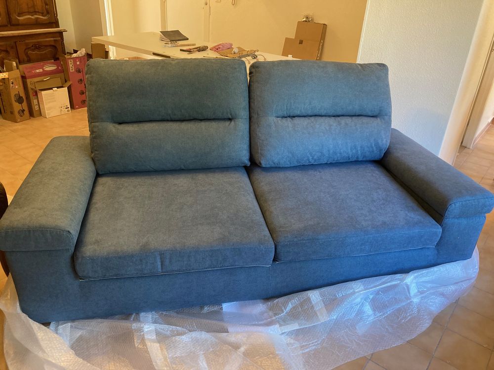 Canap� 3 PLACES NEUF, sous plastique. 680 Fr�jus (83)
