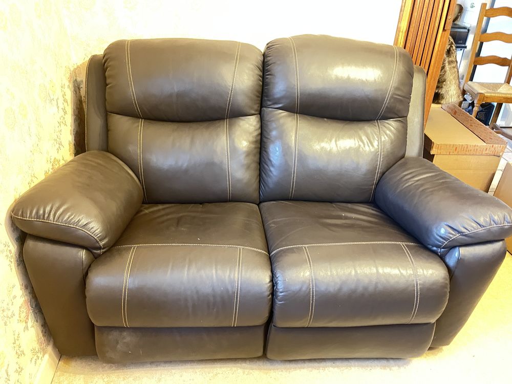 Canap� 2 places 
Pied relevable manuellement 250 Montagny (73)