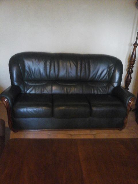 canap� 3 places plus deux fauteuils 280 Clugnat (23)