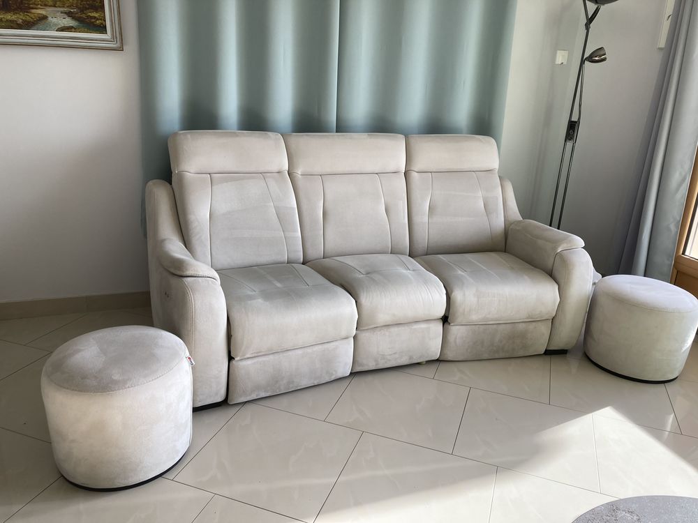 canap�  3 places plus 2 poufs 500 Senaide (88)