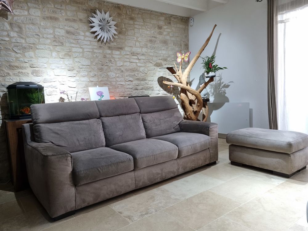 Canap� 4 places et pouf en bon �tat 450 Pierres (28)