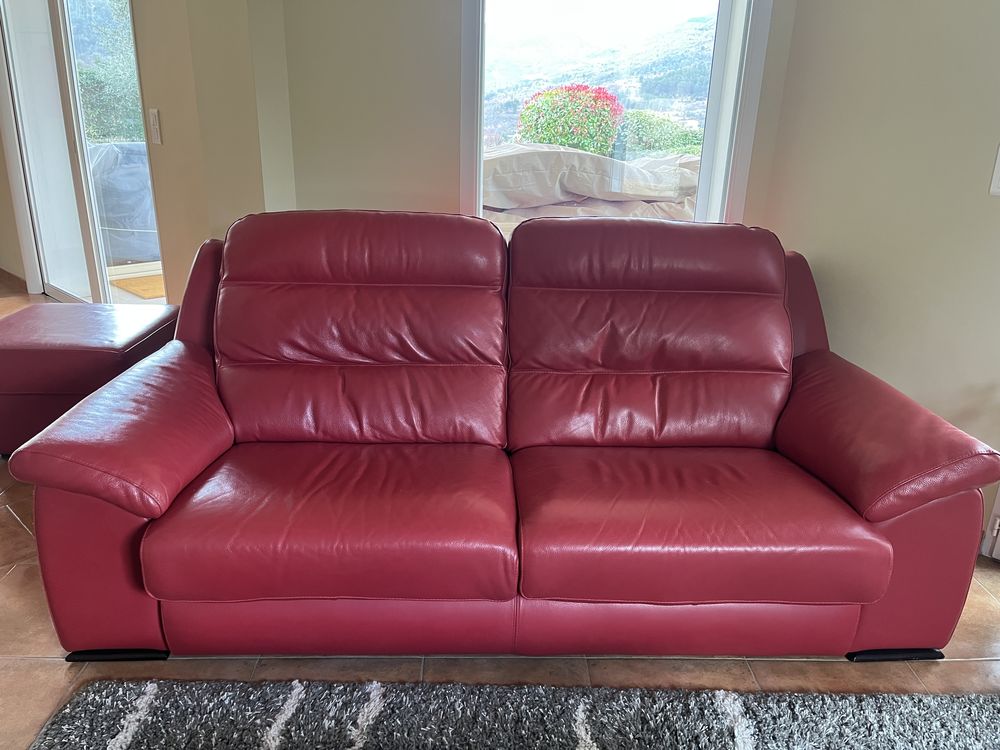 Canap� 3 places & ses 2 poufs assortis en cuir rouge Herm�s 150 Buis-les-Baronnies (26)