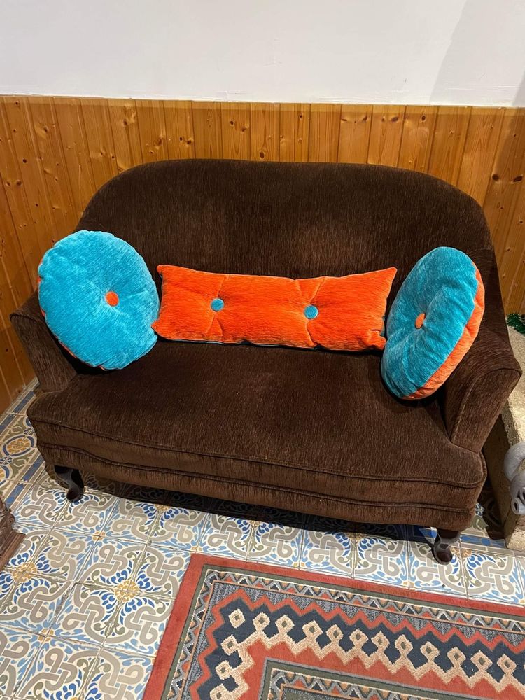 Canap� 2 places tissu chocolat avec coussins. 250 Monchy-le-Preux (62)